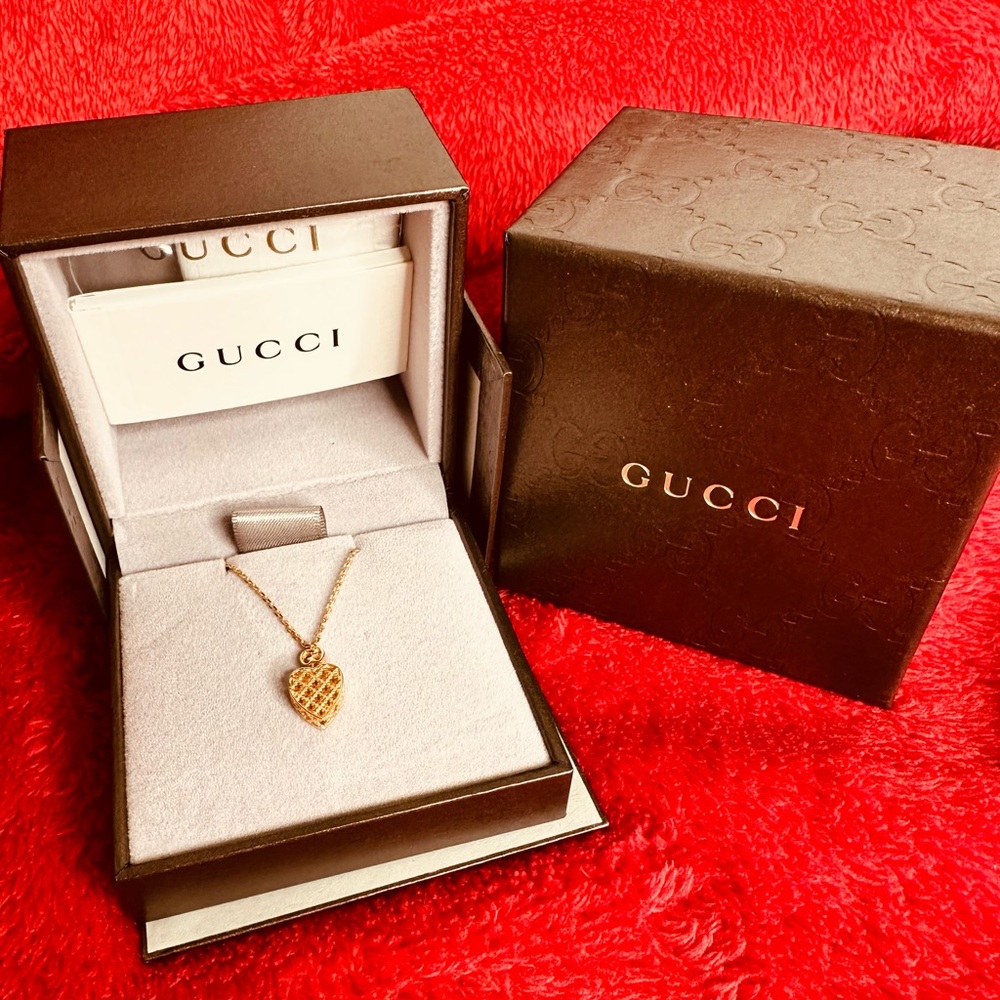 GUCCI 18K Yellow Gold Diamantisima Heart Pendant Necklace.